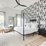 The Ashland House - Stylish Design, Backyard Oasis *