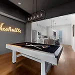 Holiday home The Hadden House - Rooftop Lounge With Firepit