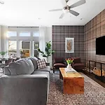 The Hadden House - Rooftop Lounge With Firepit Holiday home