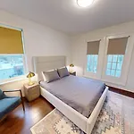 West End Getaway Apartment *