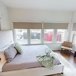 Apartment West End Getaway