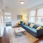 Apartment West End Getaway