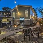 Greenwood Guest House With Covered Hot Tub, Fire Pit, And Outdoor Tv!