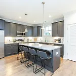 Spacious W Rooftop Deck And Mural! 10 Min 2 Dt Holiday home