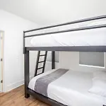 Spacious W Rooftop Deck And Mural! 10 Min 2 Dt Holiday home Nashville