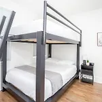 Spacious W Rooftop Deck And Mural! 10 Min 2 Dt Holiday home