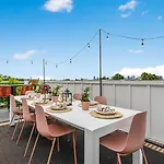 Bourbon & Bubbles - Rooftop Hot Tub & Speakeasy Nashville