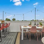 Holiday home Bourbon & Bubbles - Rooftop Hot Tub & Speakeasy