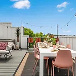 Bourbon & Bubbles - Rooftop Hot Tub & Speakeasy Holiday home Nashville