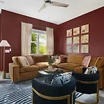 Holiday home Bourbon & Bubbles - Rooftop Hot Tub & Speakeasy *