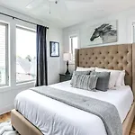 11 Beds 6 Full Baths 5 Minutes To Downtown