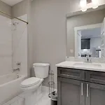Stunning Nations Minutes From Broadway Apartment *