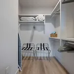 Elegant Corner Penthouse With Private Balcony, Skyline Views, Pool, And Gym *