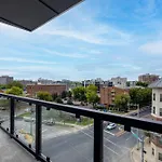 Elegant Corner Penthouse With Private Balcony, Skyline Views, Pool, And Gym *