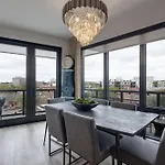 Apartment Elegant Corner Penthouse With Private Balcony, Skyline Views, Pool, And Gym