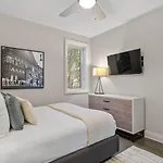Downtown W Rooftop Deck 4 Bedrooms 3 Baths *