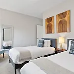 Downtown W Rooftop Deck 4 Bedrooms 3 Baths Holiday home