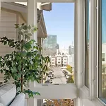 Downtown W Rooftop Deck 4 Bedrooms 3 Baths * Nashville