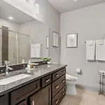Luxury 4 Bedroom Home, Heart Of The Entertainment Holiday home Nashville