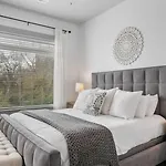 Luxury 4 Bedroom Home, Heart Of The Entertainment Holiday home Nashville