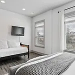 Luxury 4 Bedroom Home, Heart Of The Entertainment