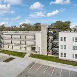 Rooftop Views Stylish Decor Nash Downtown Access