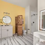 The Crescendo - On Music Row Apartment