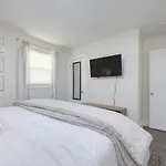 Near Downtown, King Bed, Private Yard, Free Parking Nashville