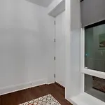 Elegant Townhouse Near Broadway