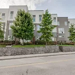 Elegant Townhouse Near Broadway