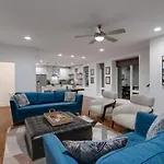 Elegant Townhouse Near Broadway * Nashville