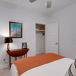 Elegant Townhouse Near Broadway Nashville