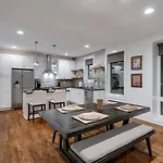 Elegant Townhouse Near Broadway * Nashville