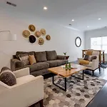 Minutes To Broadway Unwind In Style Holiday home