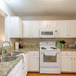 Bright And Fresh Large Backyard Minutes To Broadway Nashville