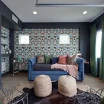 Stunning West End Walkable Area Holiday home *
