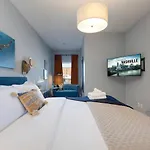 Stunning West End Walkable Area