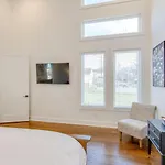 Holiday home Modern Game Table Minutes To Broadway *
