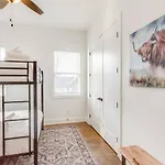 Holiday home Modern Game Table Minutes To Broadway