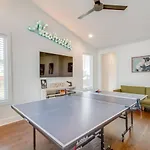 Modern Game Table Minutes To Broadway Holiday home