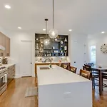 Modern Game Table Minutes To Broadway Holiday home *