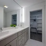 Holiday home Minutes To Broadway Music Modern Townhome