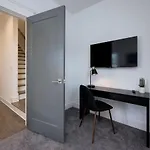 Minutes To Broadway Music Modern Townhome *