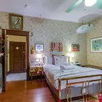 Petite Vintage Charmer Trendy East Holiday home *