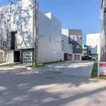 Relaxing Urban Escape Minutes To Downtown