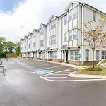 Luxurious Townhome Music City Group Retreat