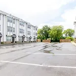 Luxurious Townhome Music City Group Retreat