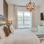 Urban Living- Rooftop Hangout- Hillsboro Village Holiday home