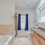 Holiday home Vibrant Trendy Two Bedroom Near Marathon Village *
