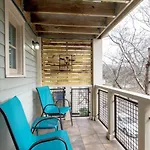Vibrant Trendy Two Bedroom Near Marathon Village Nashville